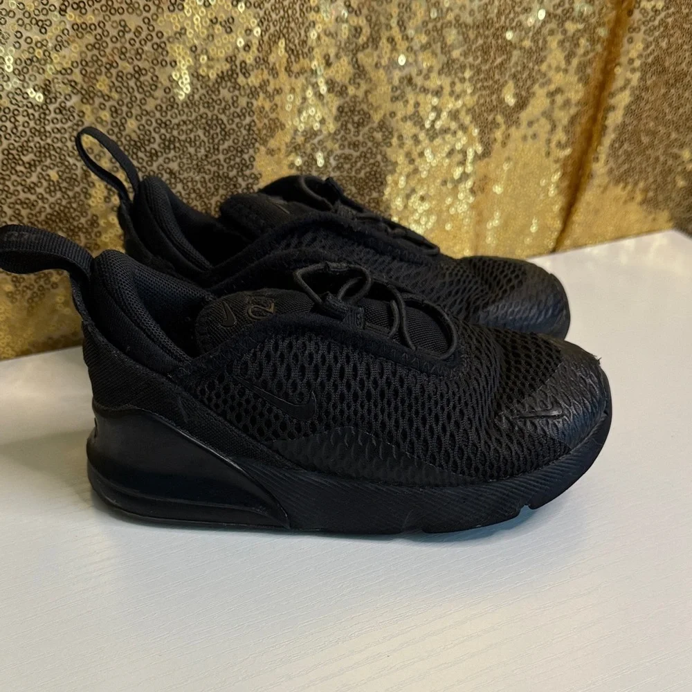 Toddler’s Nike Air Max 270 sneakers in black